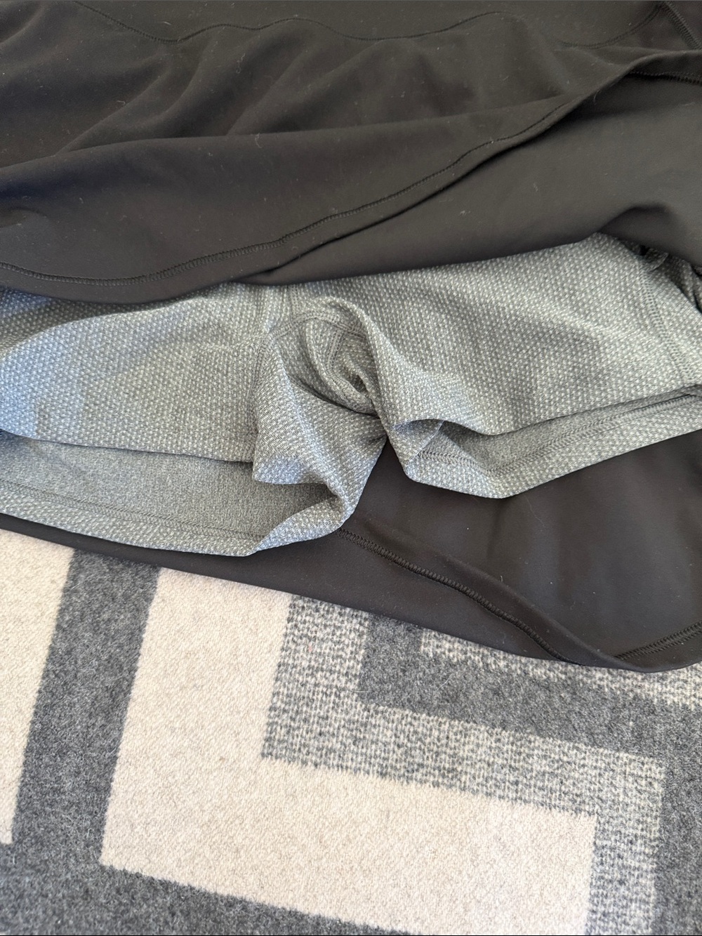 Vuori Black Athletic Skort with Logo Emblem - Picture 5 of 5